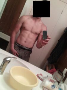 Steve, 17 ans, 1m73 et 77 kgs sec